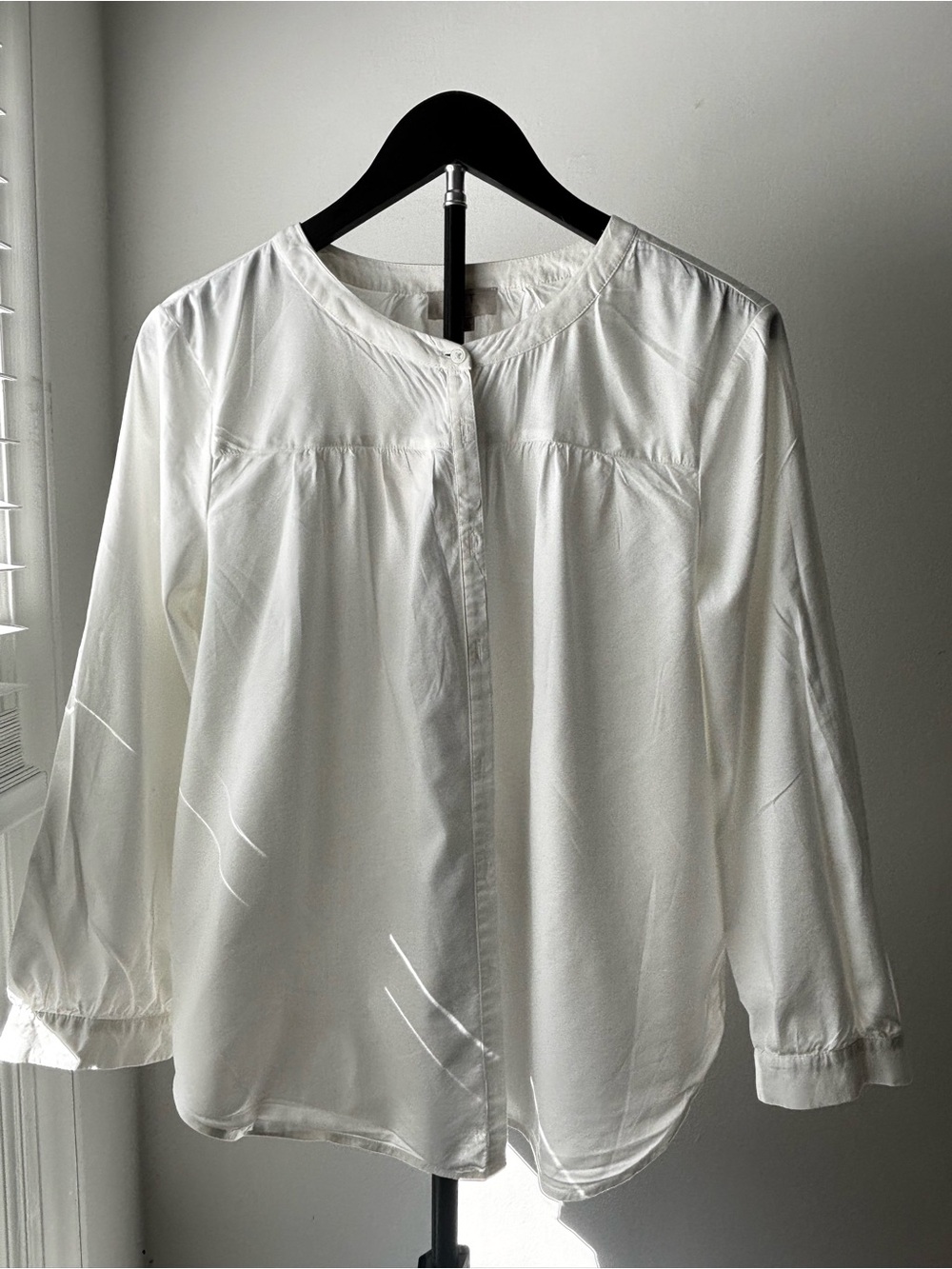 LOFT White Round-Neck Button-Front Blouse